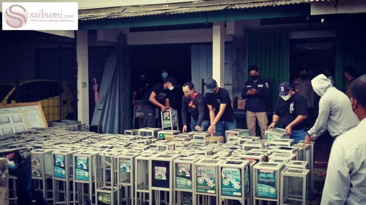 Ratusan Kotak Kaca Disita Densus 88 Diduga Digunakan Sebagai Kotak Amal Untuk Pendanaan Teroris,  Ini Kata Warga!